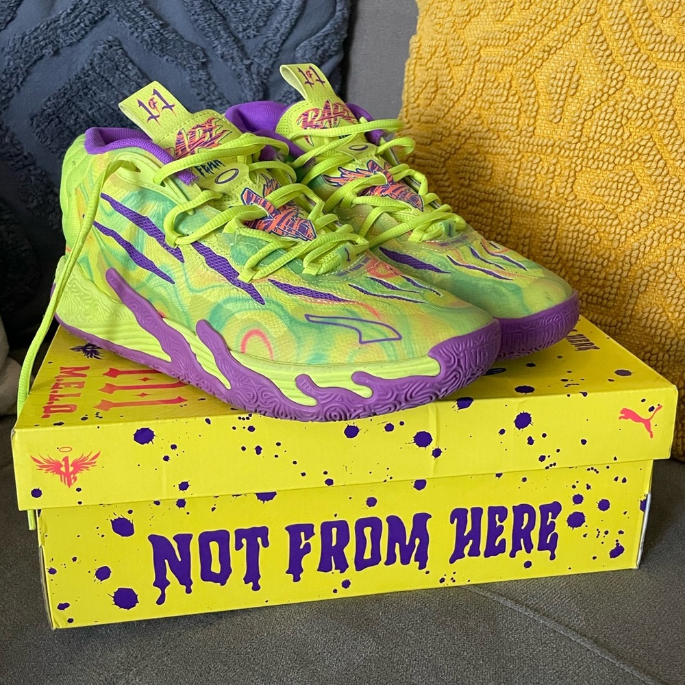 MN.03 Spark Jr. Basketball Shoes